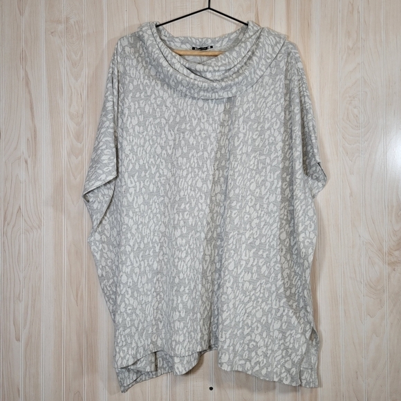 Lane Bryant Drop Shoulder Gray Animal Print Cowl Neck Sz 14/16 - Picture 5 of 5